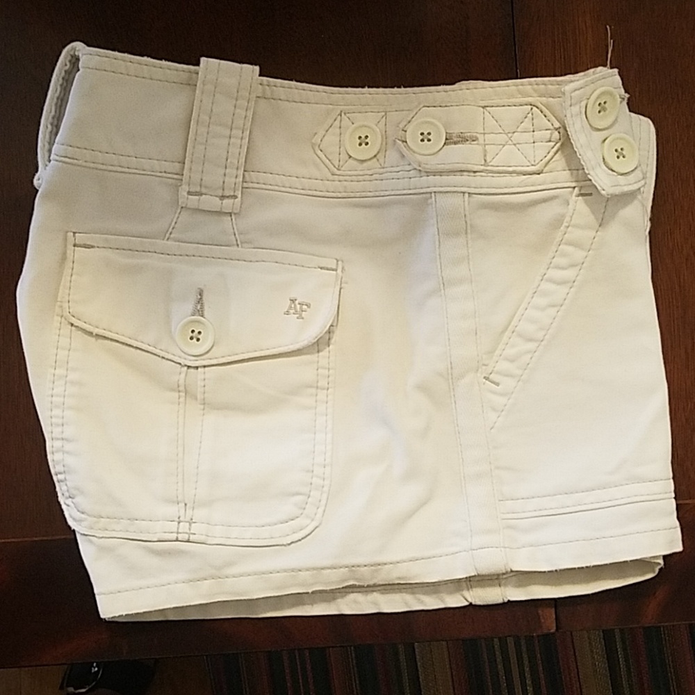 A&F Vintage 1892 white, low rise shorts